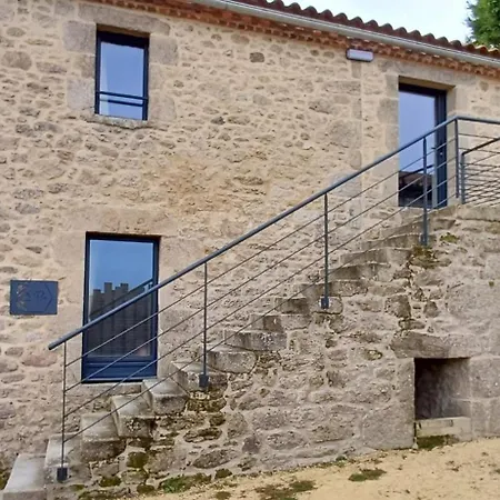 Hébergement de vacances 24 Personnes *