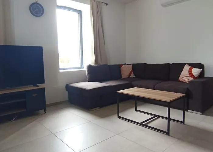 24 Personnes Hébergement de vacances *